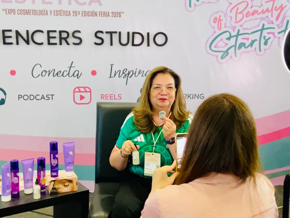 Entrevista a una especialista en el set del Influencers Studio de la Expo
